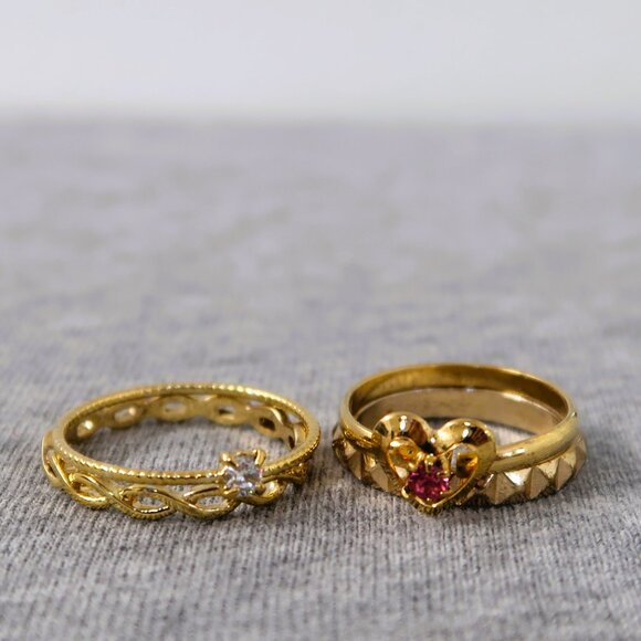 Woman or Teen Back to School Rings Set of Four Costume Jewelry Gold Tone Value 4 - Picture 5 of 6